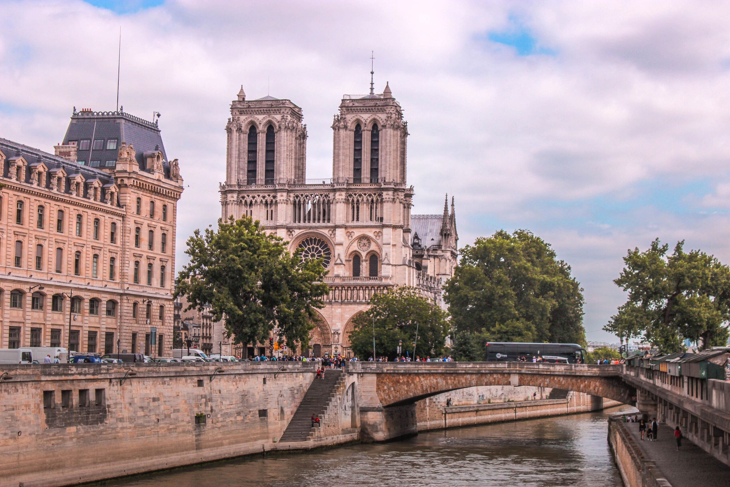 Előrelépés történt a Notre-Dame felújítása során talált misztikus szarkofág ügyében