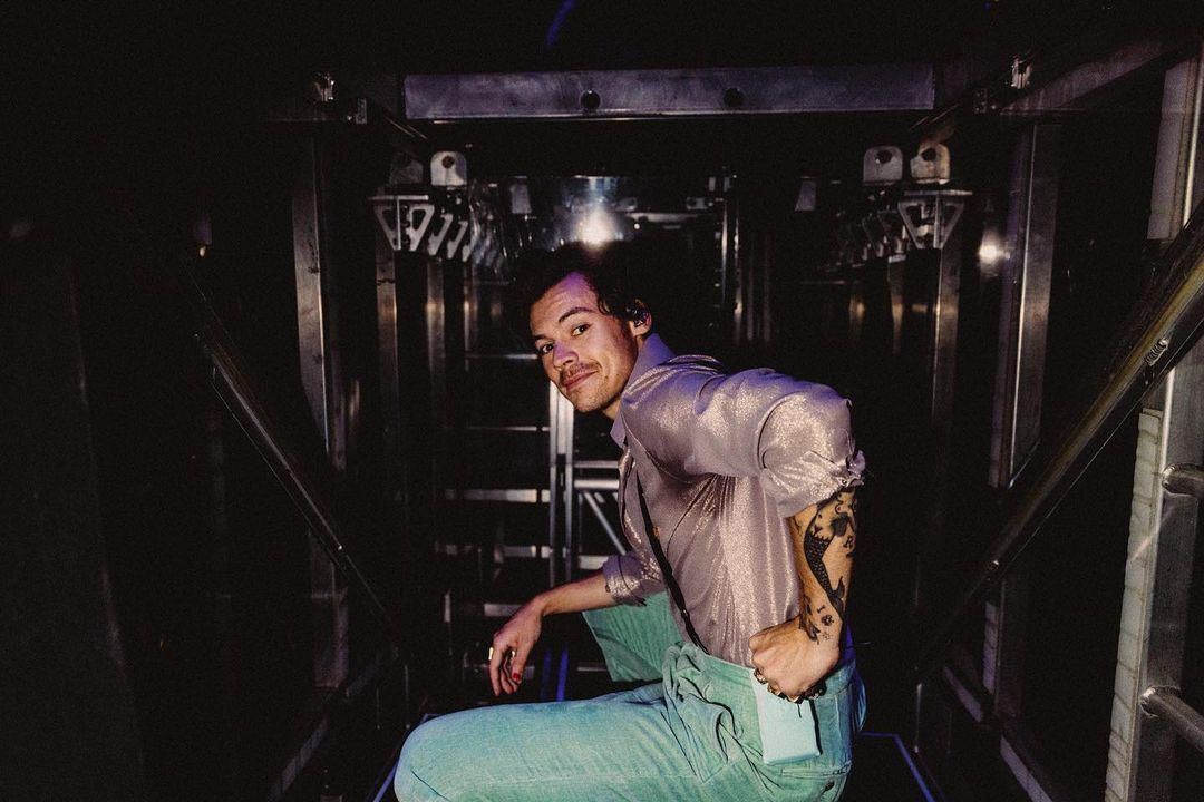 Harry Styles teljesen új stílusban debütált az új albuma borítóján