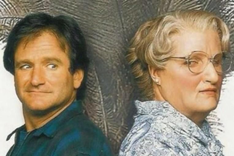 De mit keresett Mrs. Doubtfire a párizsi divathéten, a Balenciaga bemutatóján?