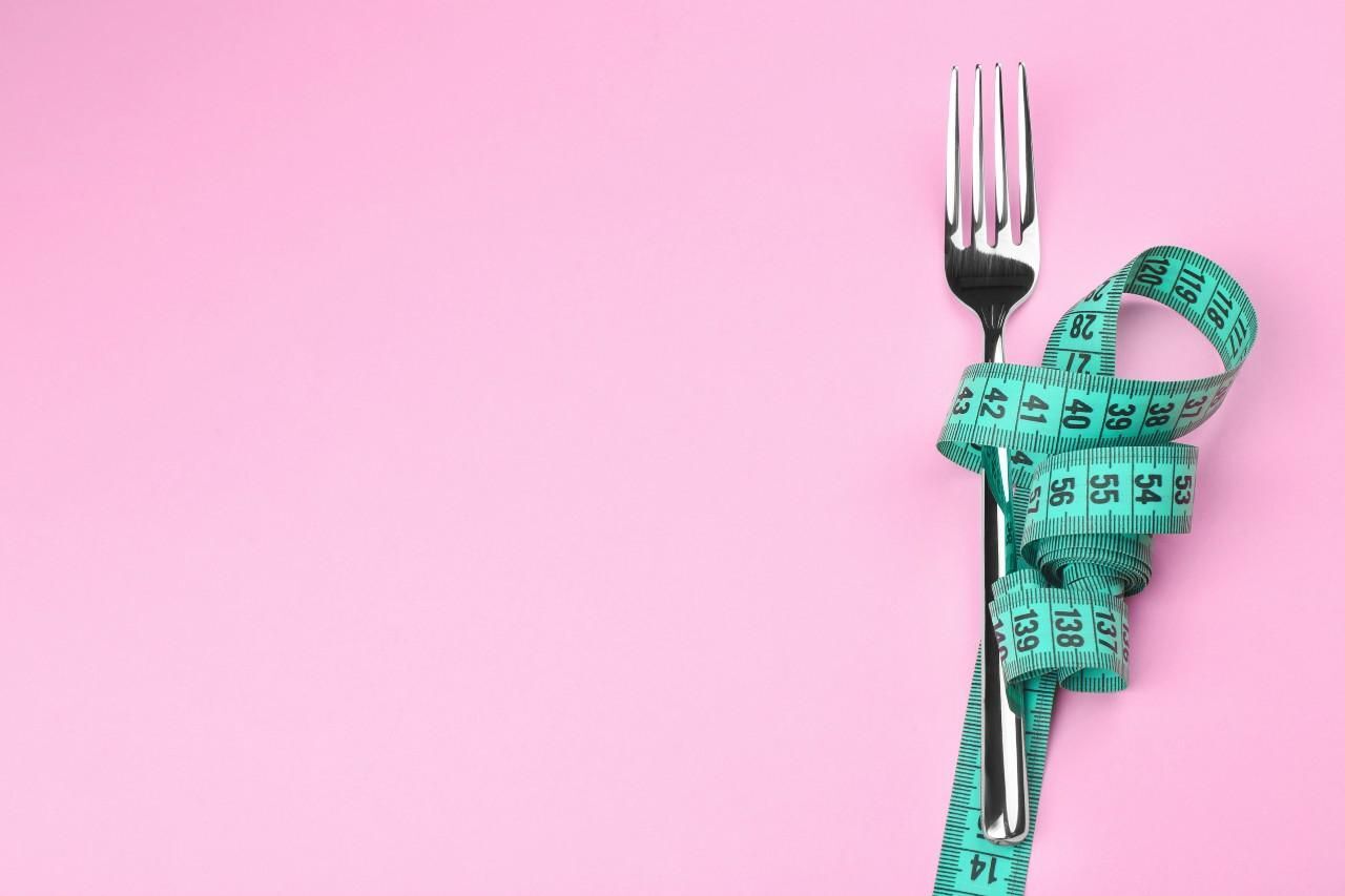 Az alacsony zsírtartalmú vagy az alacsony szénhidráttartalmú diéta a hatásosabb?