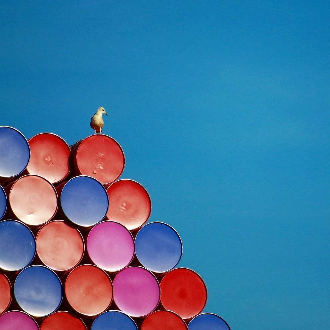 Hordókból készíthetik el a világ legnagyobb alkotását az Egyesült Arab Emírségekben