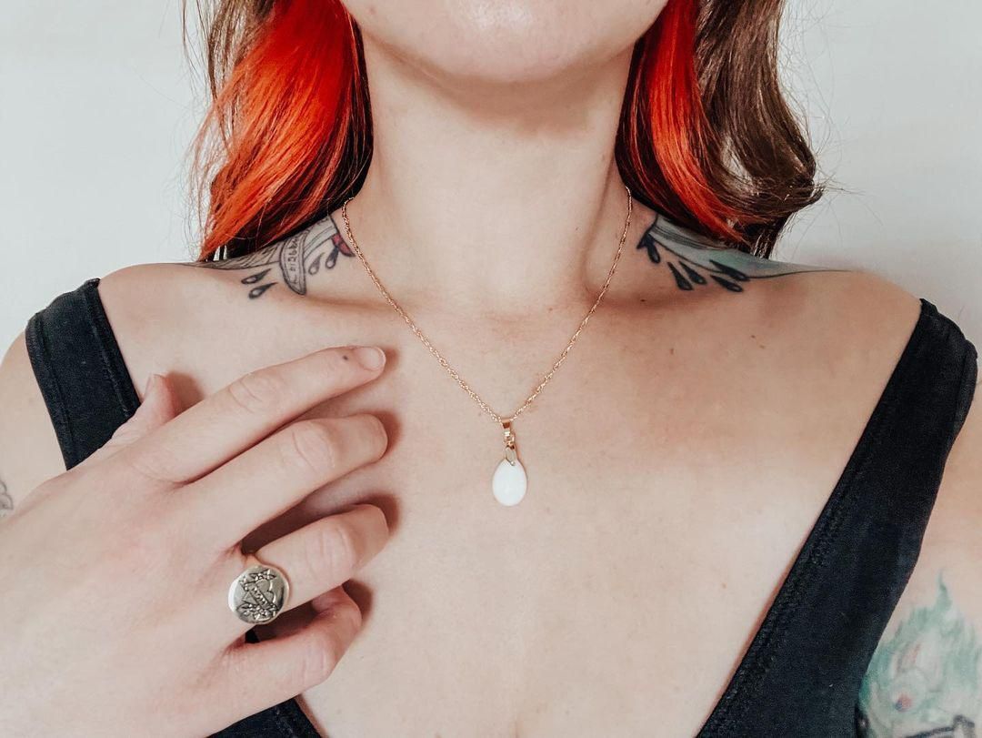 Hamvakból alkotott gyémánt után anyatejből készült ékszer az új őrület