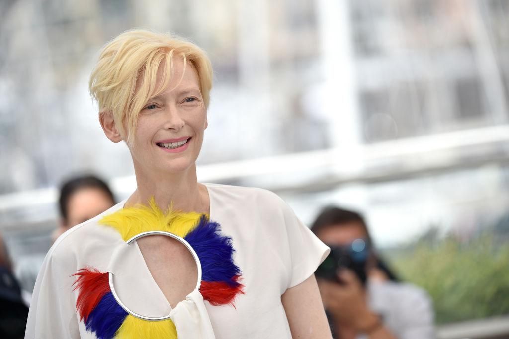 Tilda Swintont könyvtárakhoz hasonlítják ezekben a mémekben, az eredmény rettentő vicces