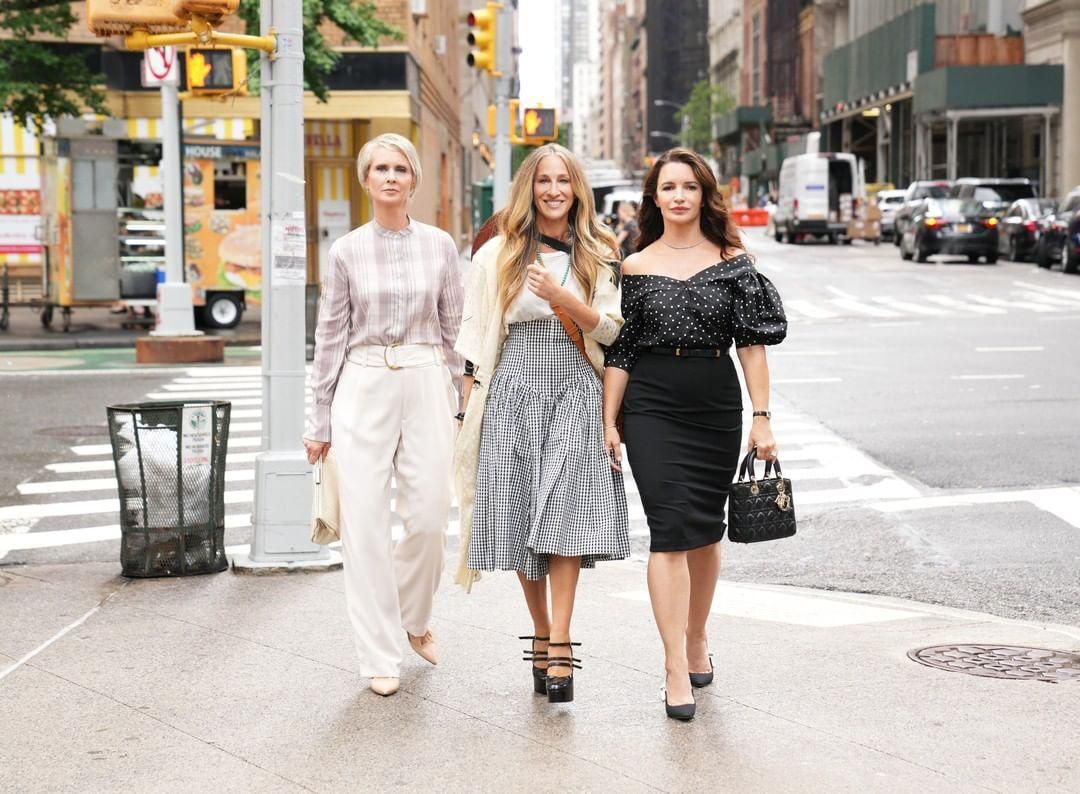 Carrie Bradshaw szélsebesen közelít felénk