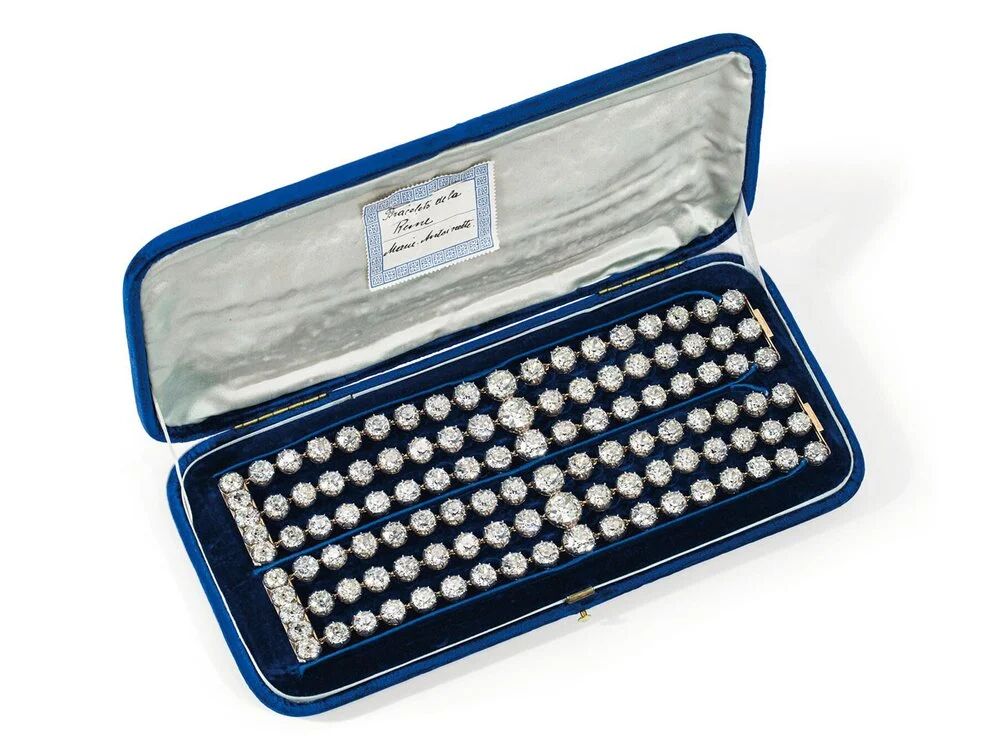 2,5 milliárd forintért keltek el Mária Antónia gyémánt karkötői