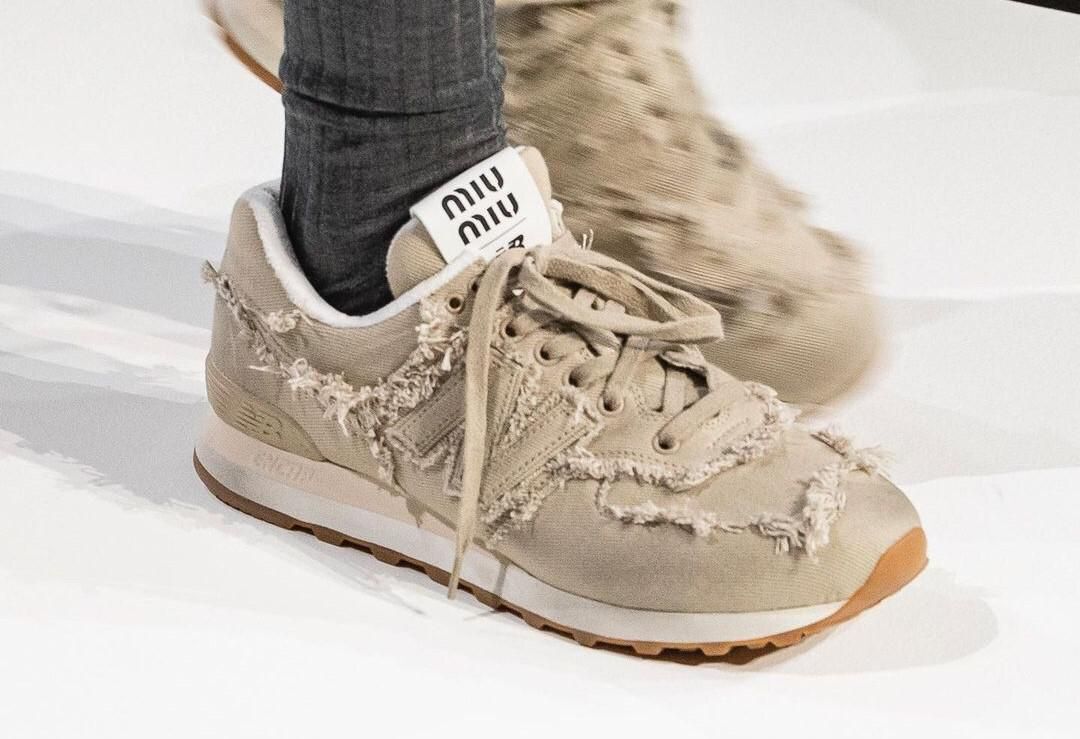 Vagány kinézetet kapott a New Balance és a Miu Miu közös cipője