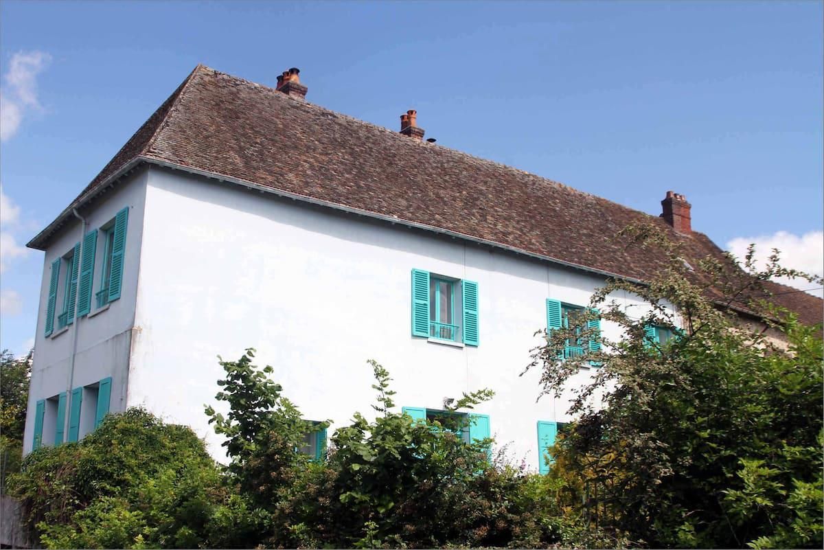 Akár Monet egyik Giverny-i házát is kivehetjük Airbnb-n
