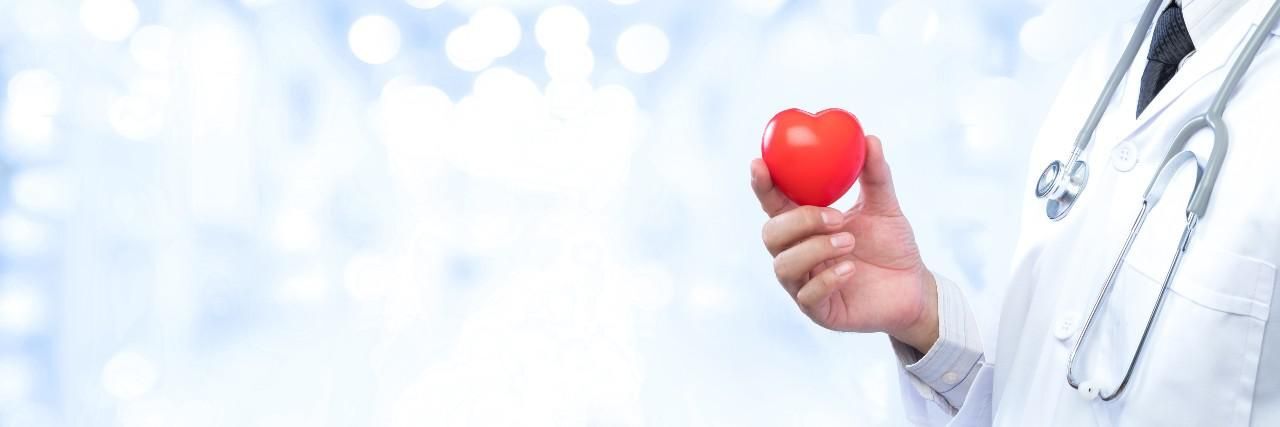 Rosszabb ellátásban részesülnek a szívrohamon átesett nők