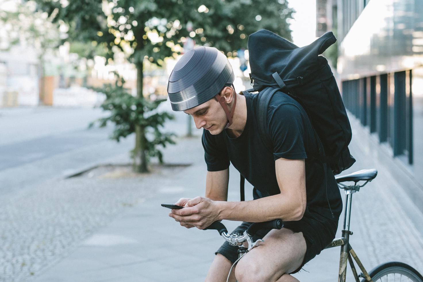 Magától észleli a veszélyt ez az okos bukósisak