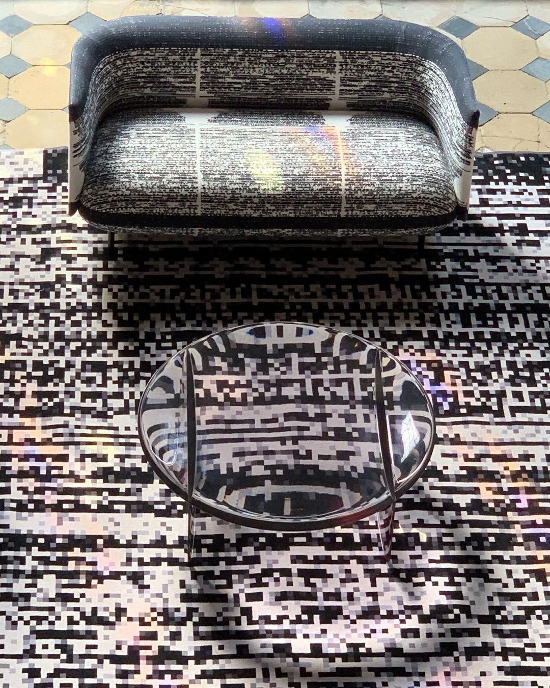 Pixelek sokaságában ülhetünk ezeken a bútorokon