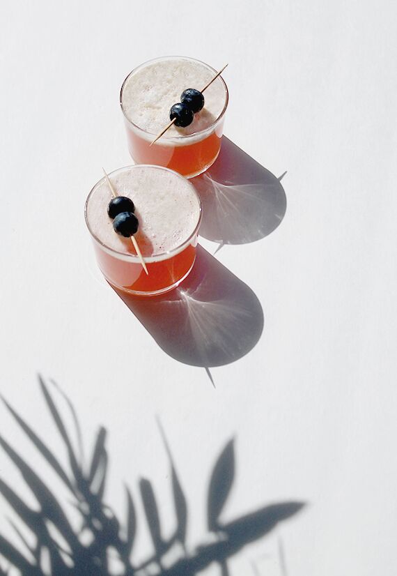 Jön a hétvége, és vele együtt egy jó Gin Fizz koktél