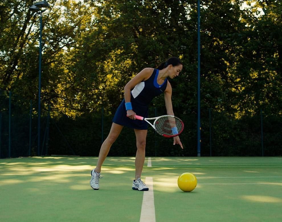 Így nézne ki, ha tekegolyóval helyettesítenénk minden labdás sportot