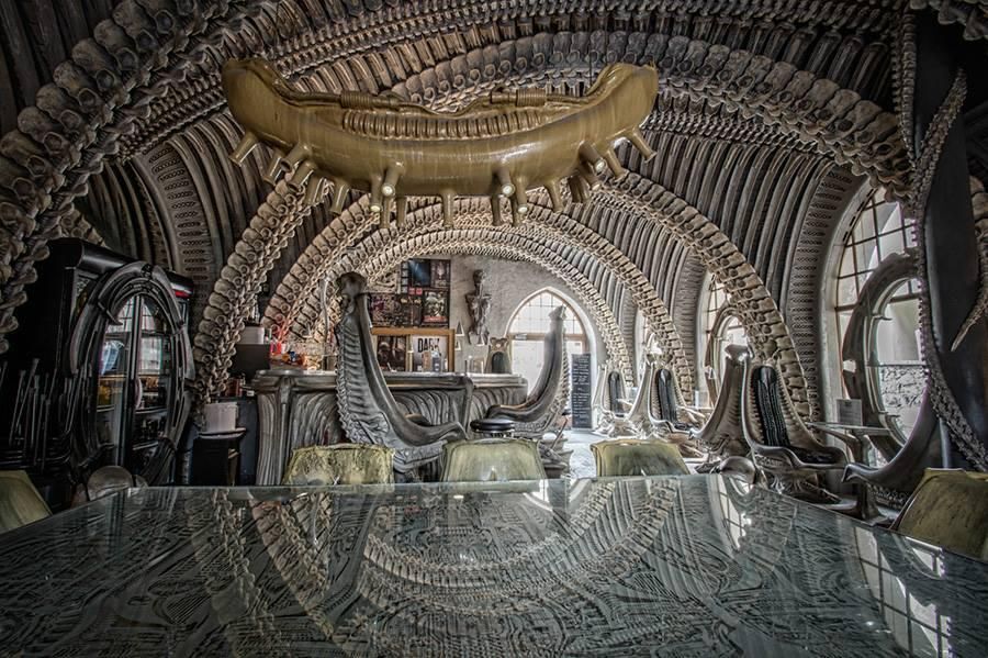 Az Alien megalkotója ihlette ezt a furcsa svájci bárt