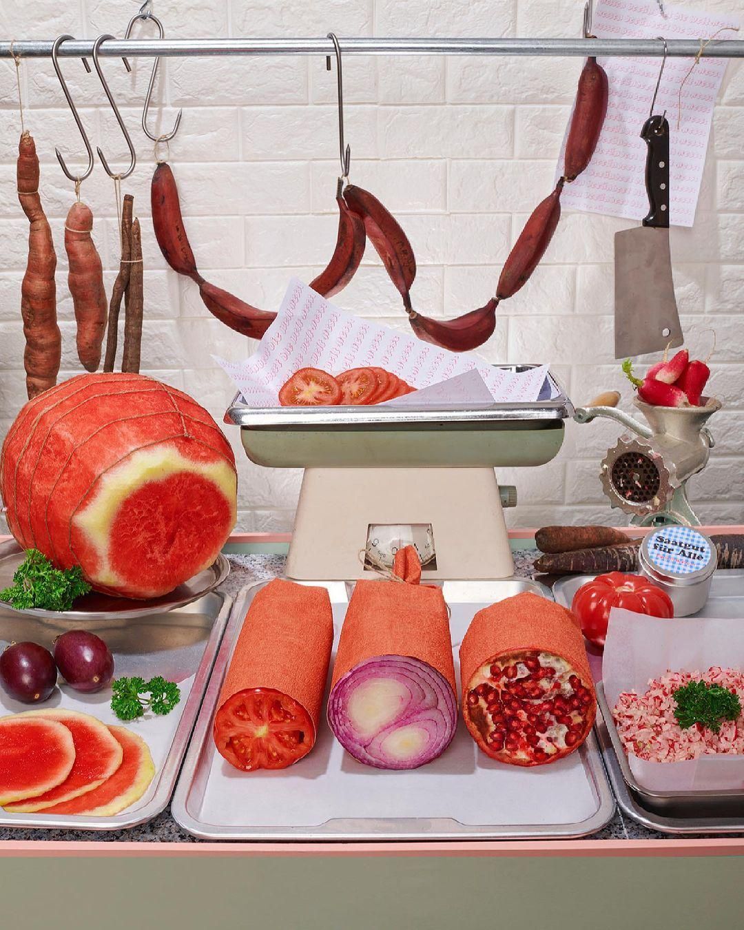 Így néz ki a jövőben egy hentesbolt kirakata