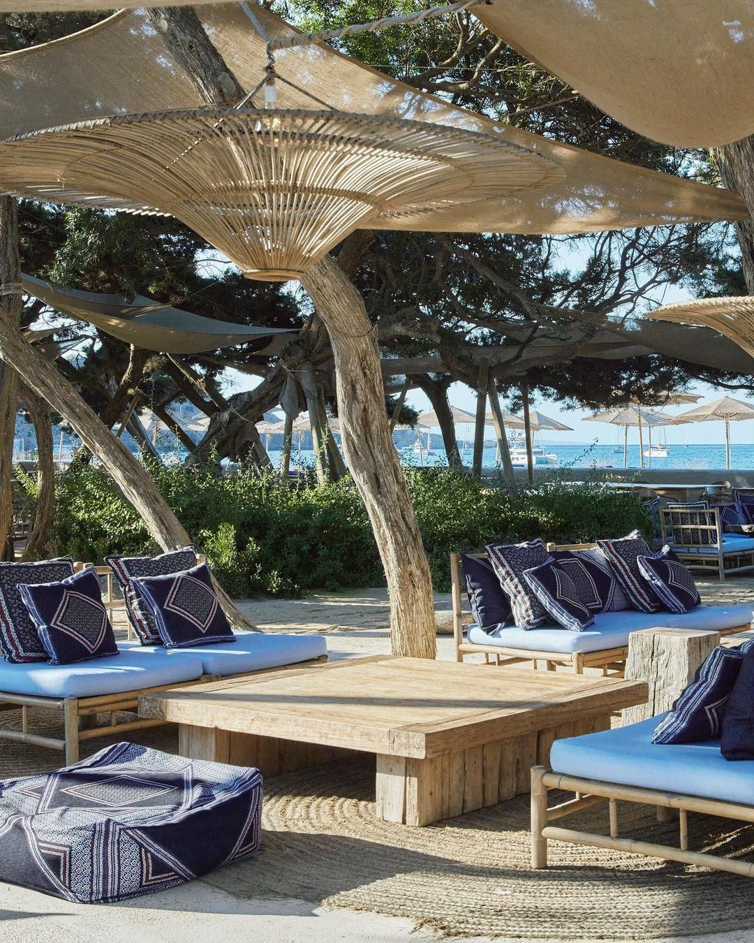 Megnyílt a Burberry luxusstrandja Ibizán