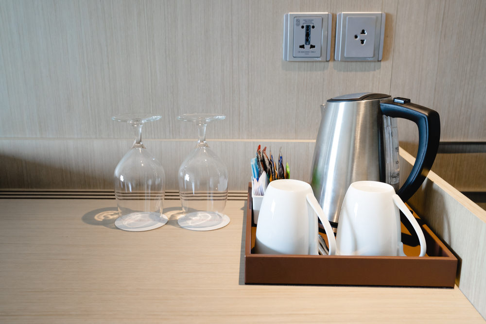 Többé nem fogsz a hotelszoba vízforralójához nyúlni, ha megtudod, mire használják mások