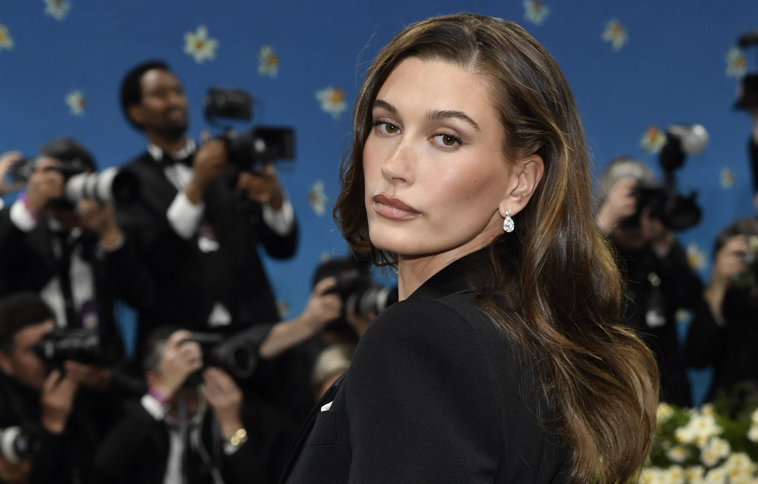 Hailey Bieber először mesélt emberpróbáló szülési élményeiről