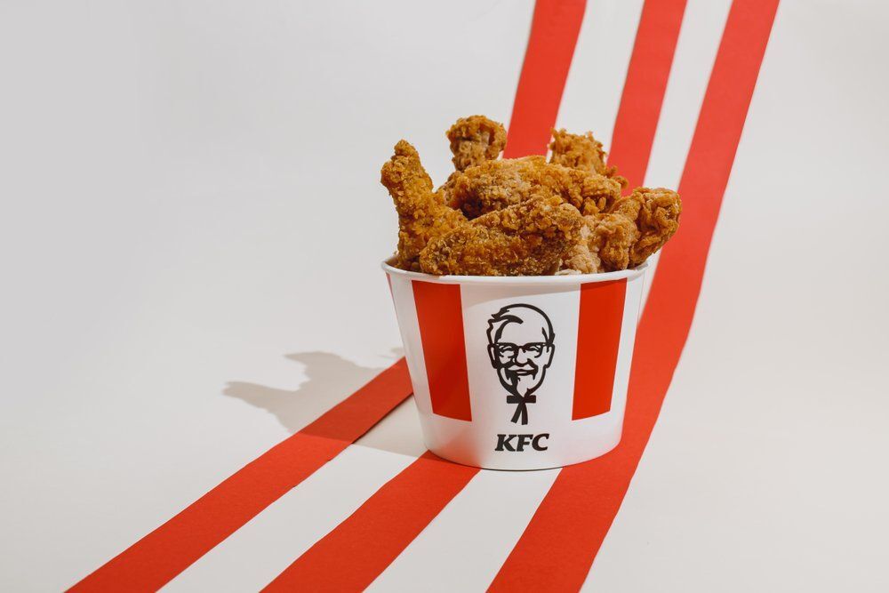 Sült csirkés illatgyertyával készül a KFC a téli bekuckózásra