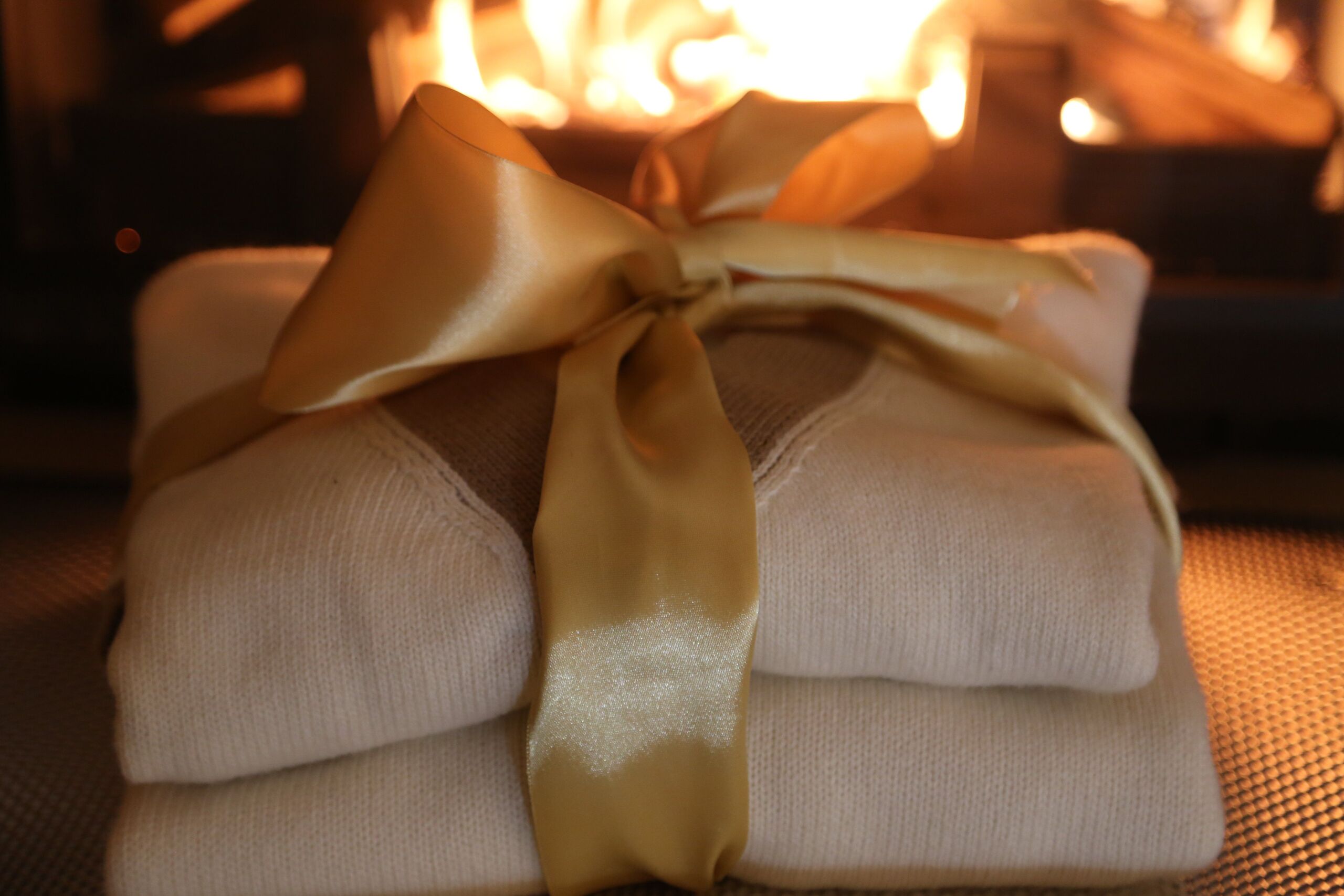 Stílusosan a karácsonyfa mellett: 4+1 ajándékötlet az ünnepekre