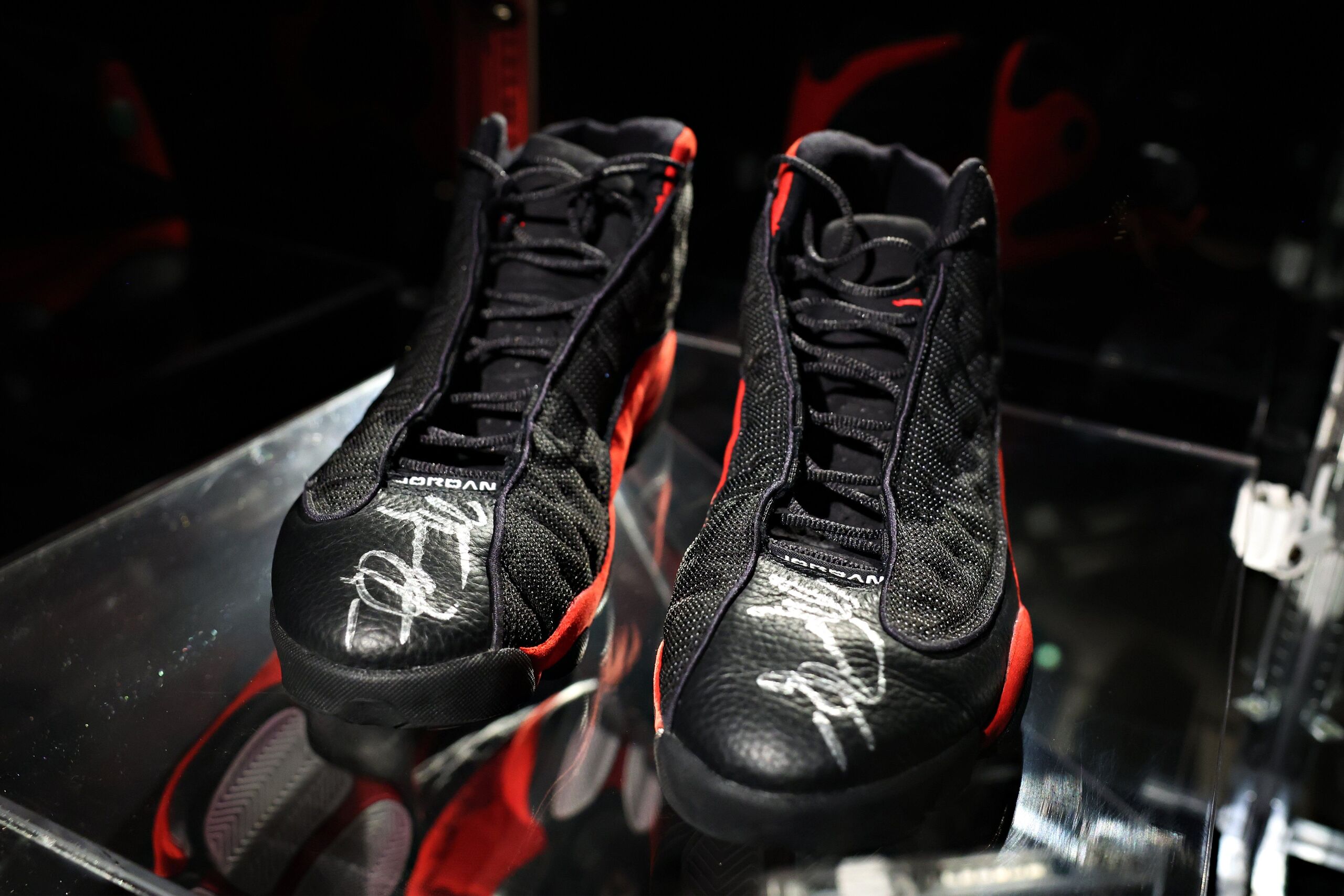 A valaha volt legnagyobb összegért árverezték el Michael Jordan Air Jordanjét