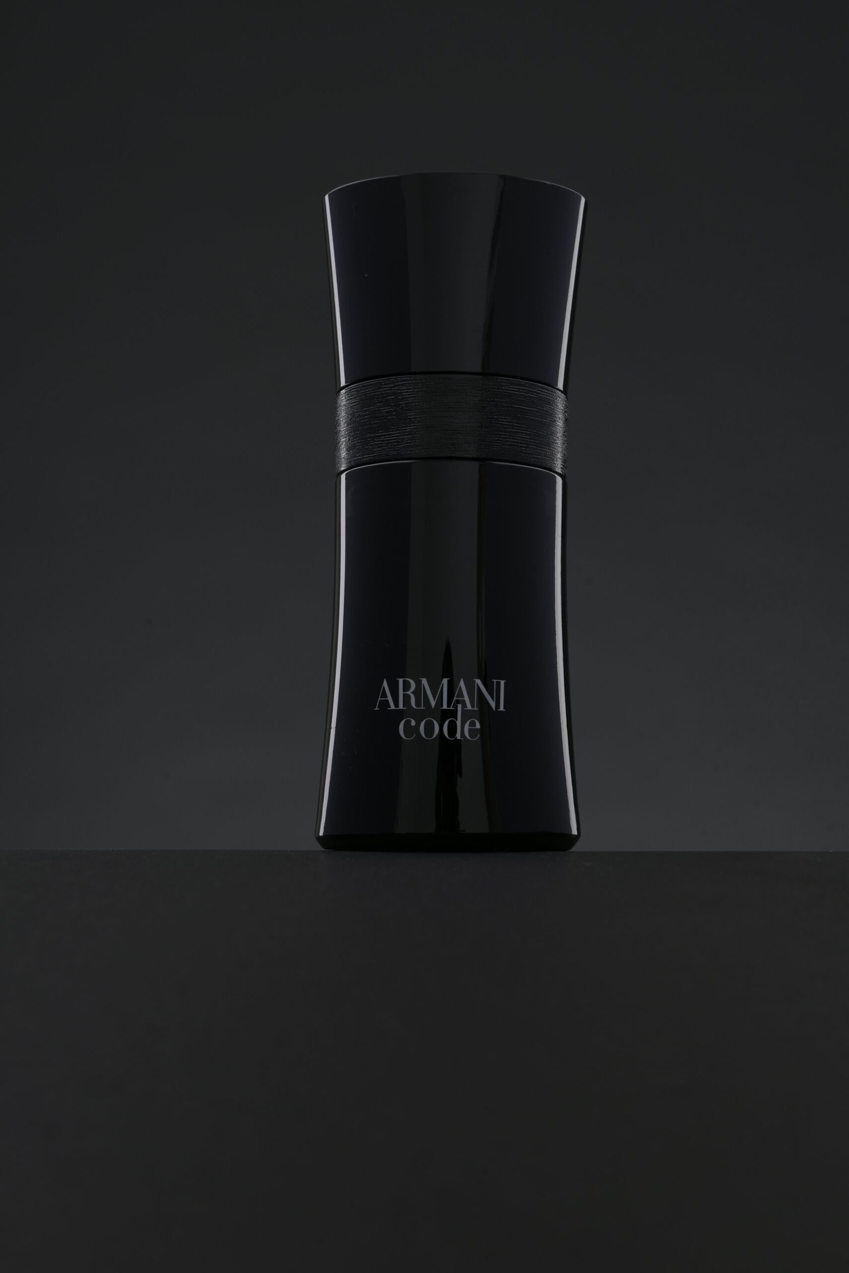 Új, utántölthető üveget kapott az Armani Code parfümje