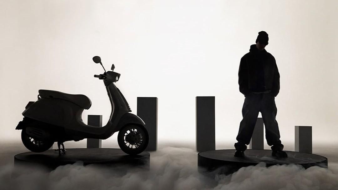 Justin Bieber a Vespával közösen piacra dobott egy hófehér robogót