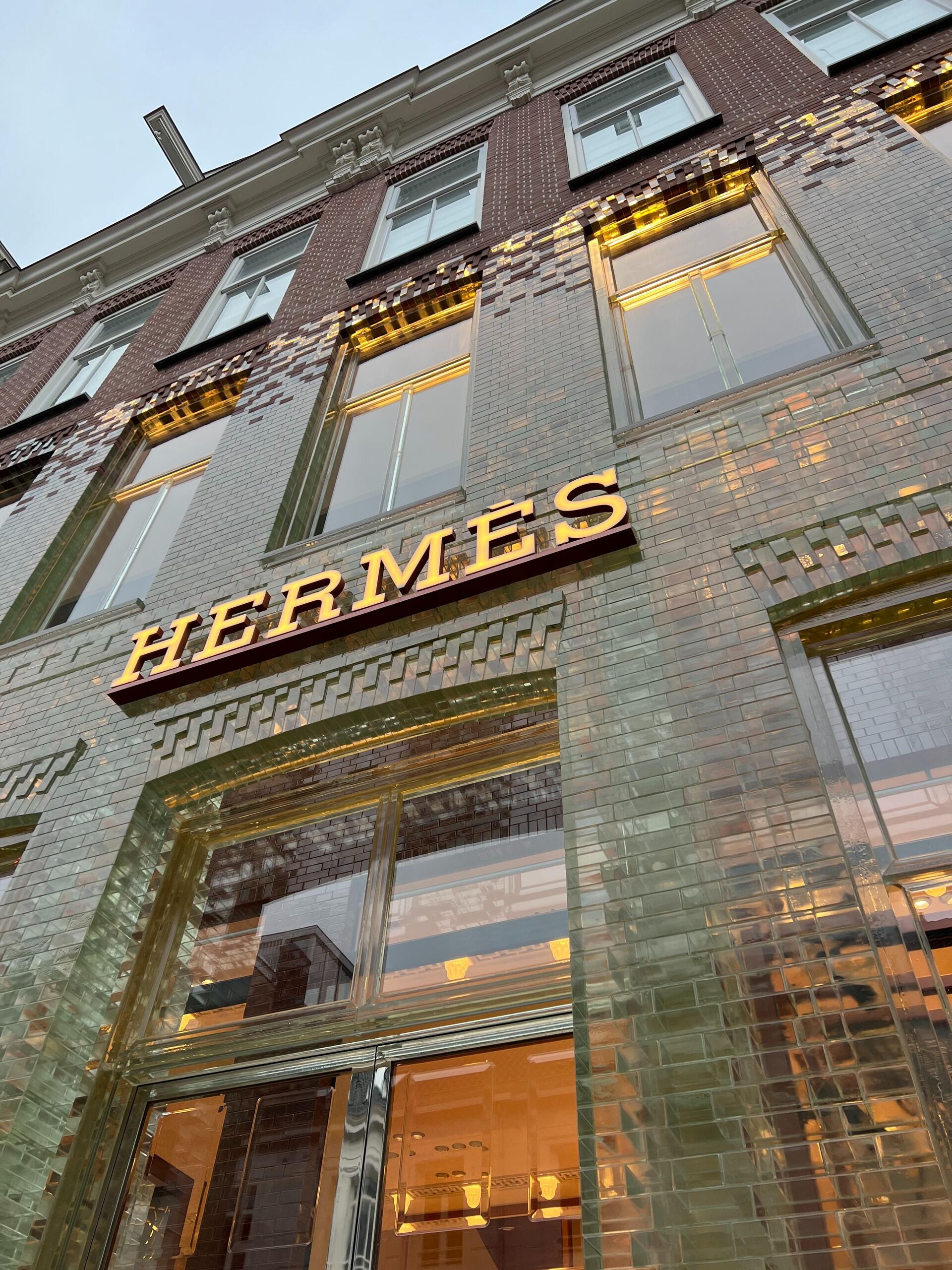 Az Hermès nanotechnológia segítségével készítette el új, különleges színű óráját