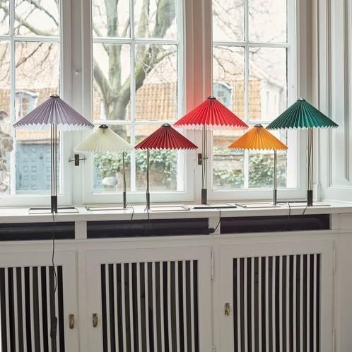 A régi világot idézi a Hay minimalista lámpája