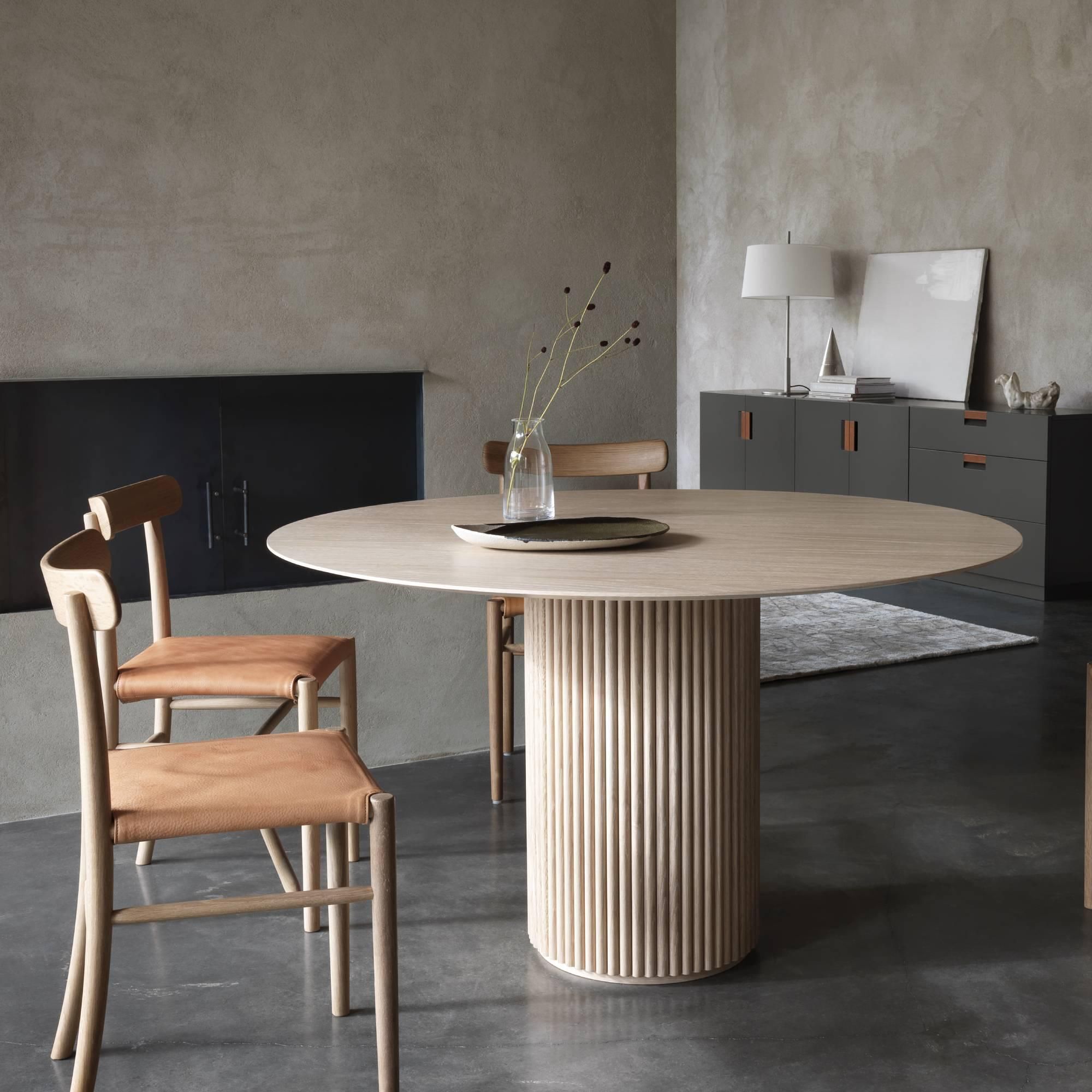 Látványos, masszív és egyben elegáns ez az Asplund étkezőasztal