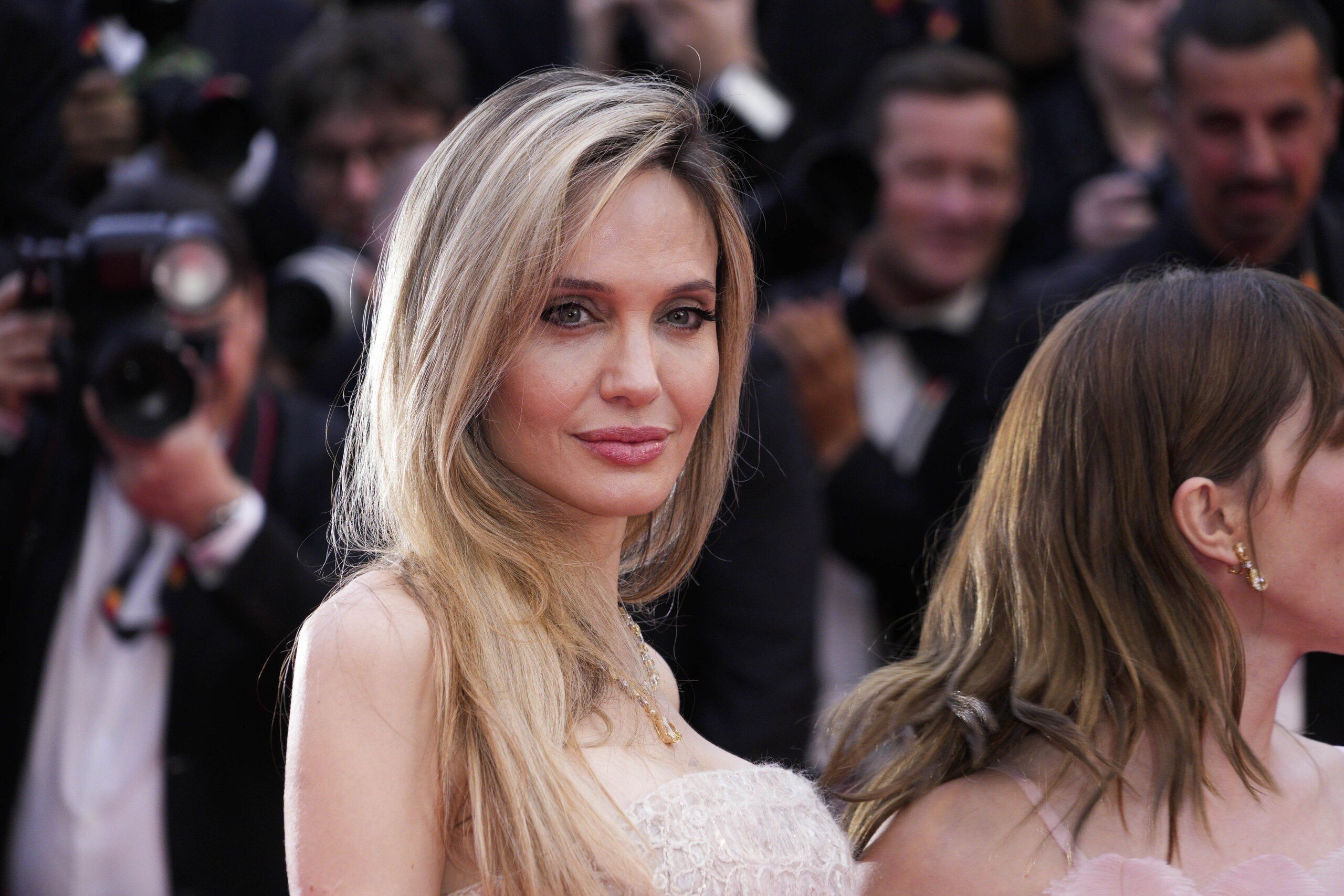 Nyerő páros: jön Angelina Jolie és Aimee Lou Wood első közös filmje