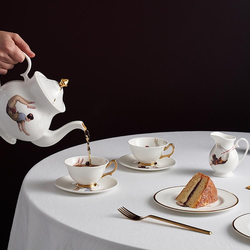 Cirkuszt csinál a teázásból ez a porcelánkészlet