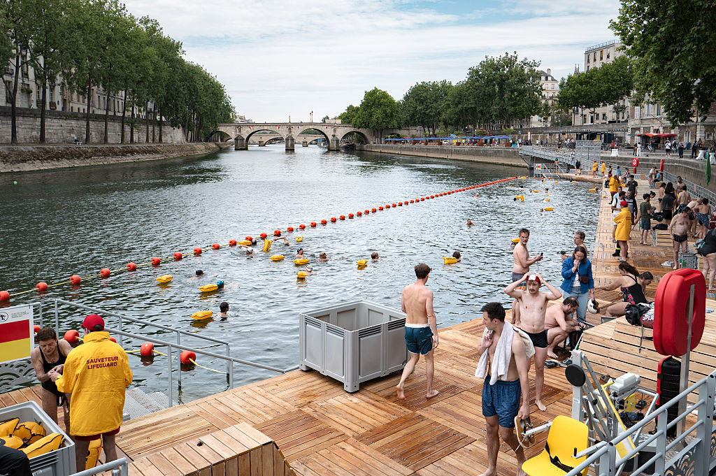 100 év után újra lehet úszni a Szajnában