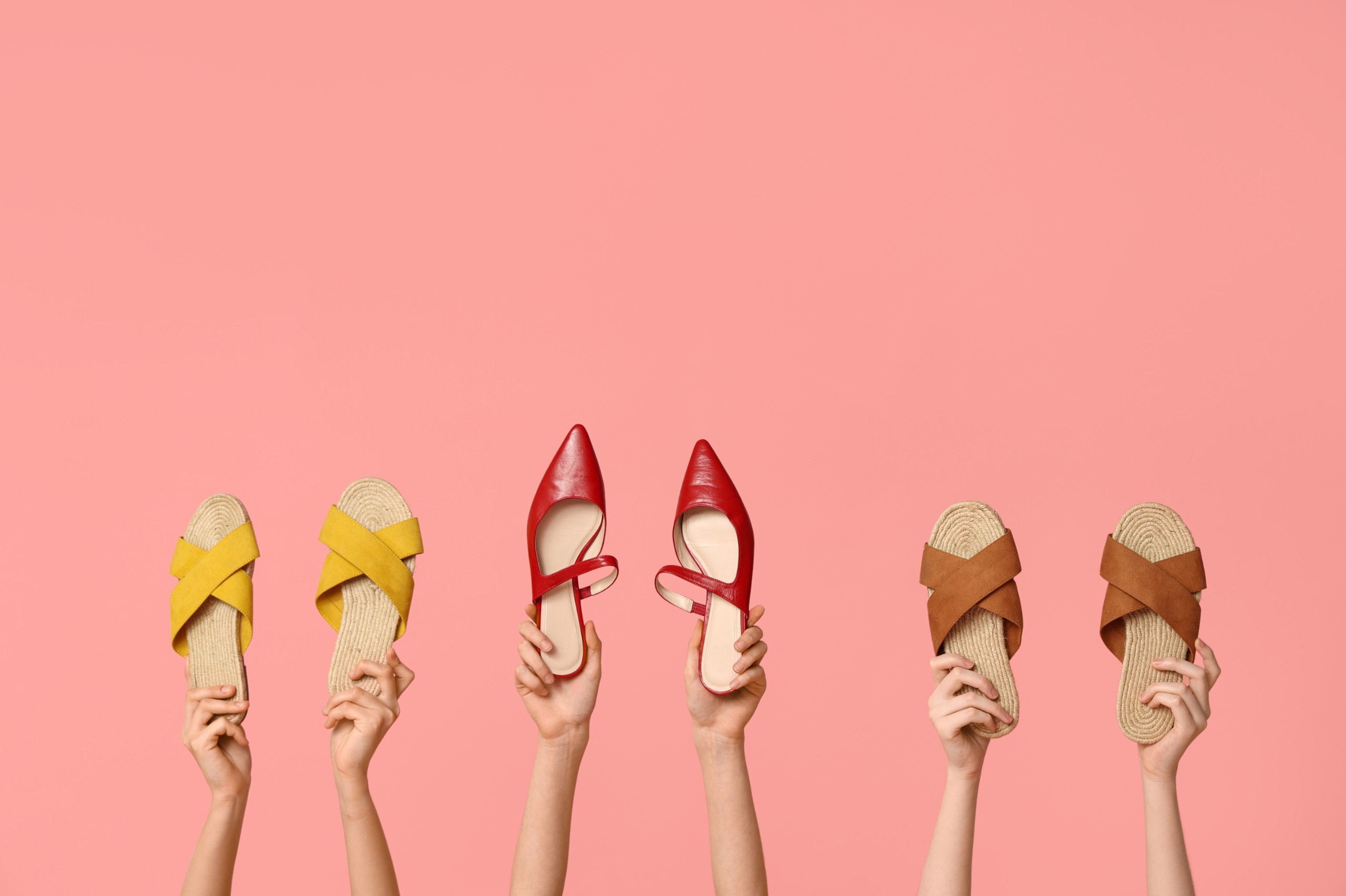 Ez az elfeledett cipő a nyár sztárja Gigi Hadidnak köszönhetően