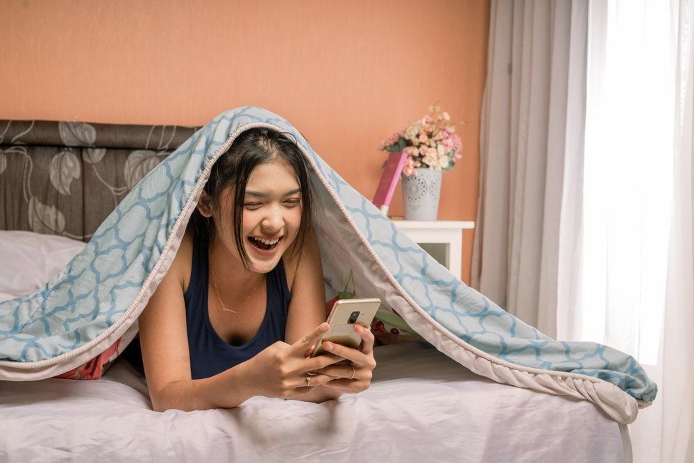 Világszinten butulnak a társadalmak, a közösségi média is bűnös