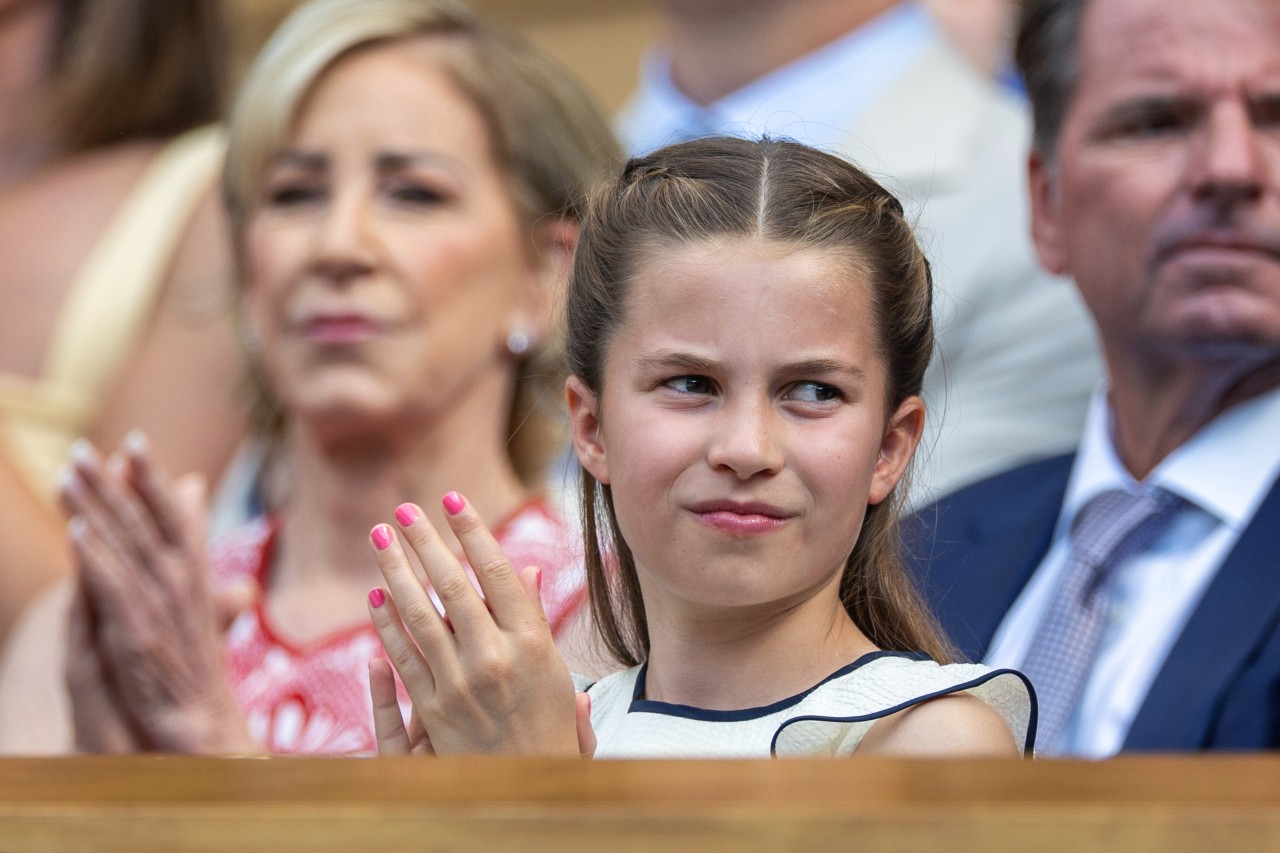 Nagy királyi jövő várhat Sarolta hercegnőre, de mi lesz Lajossal?
