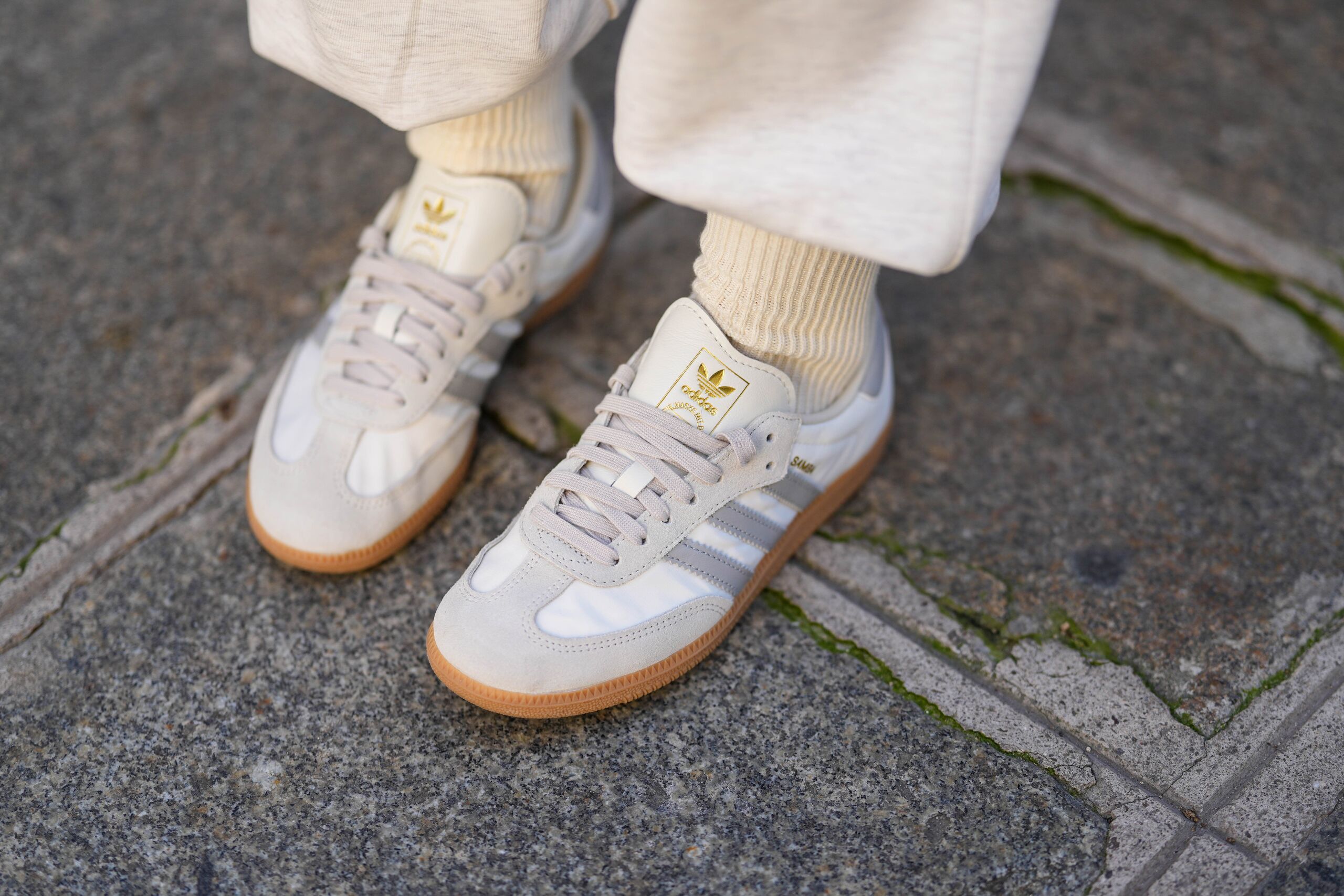 6 egyszerű mód, amivel még stílusosabbá teheted az Adidas Sambádat