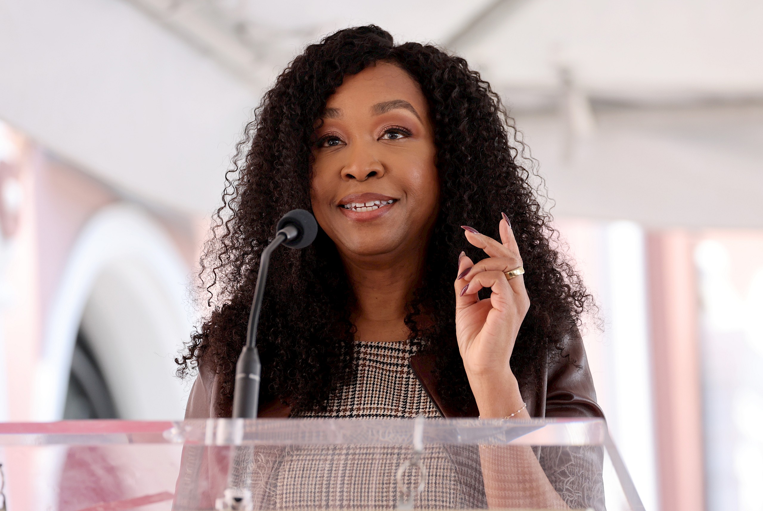 Shonda Rhimes izgalmas részleteket árult el A Bridgerton család jövője kapcsán