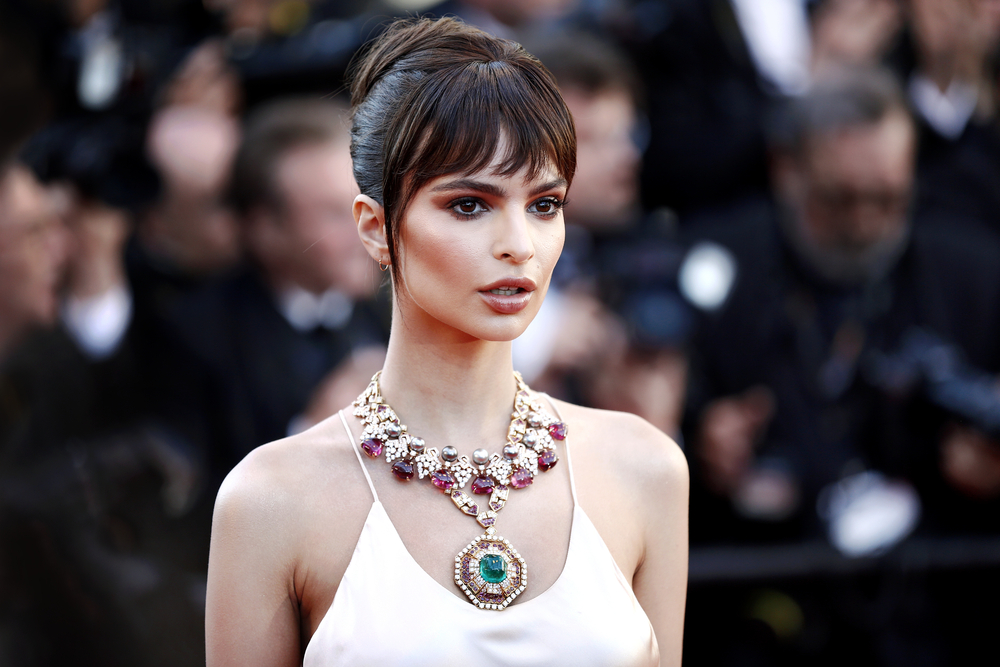 Emily Ratajkowski újabb elképesztő bikini szettben lazított