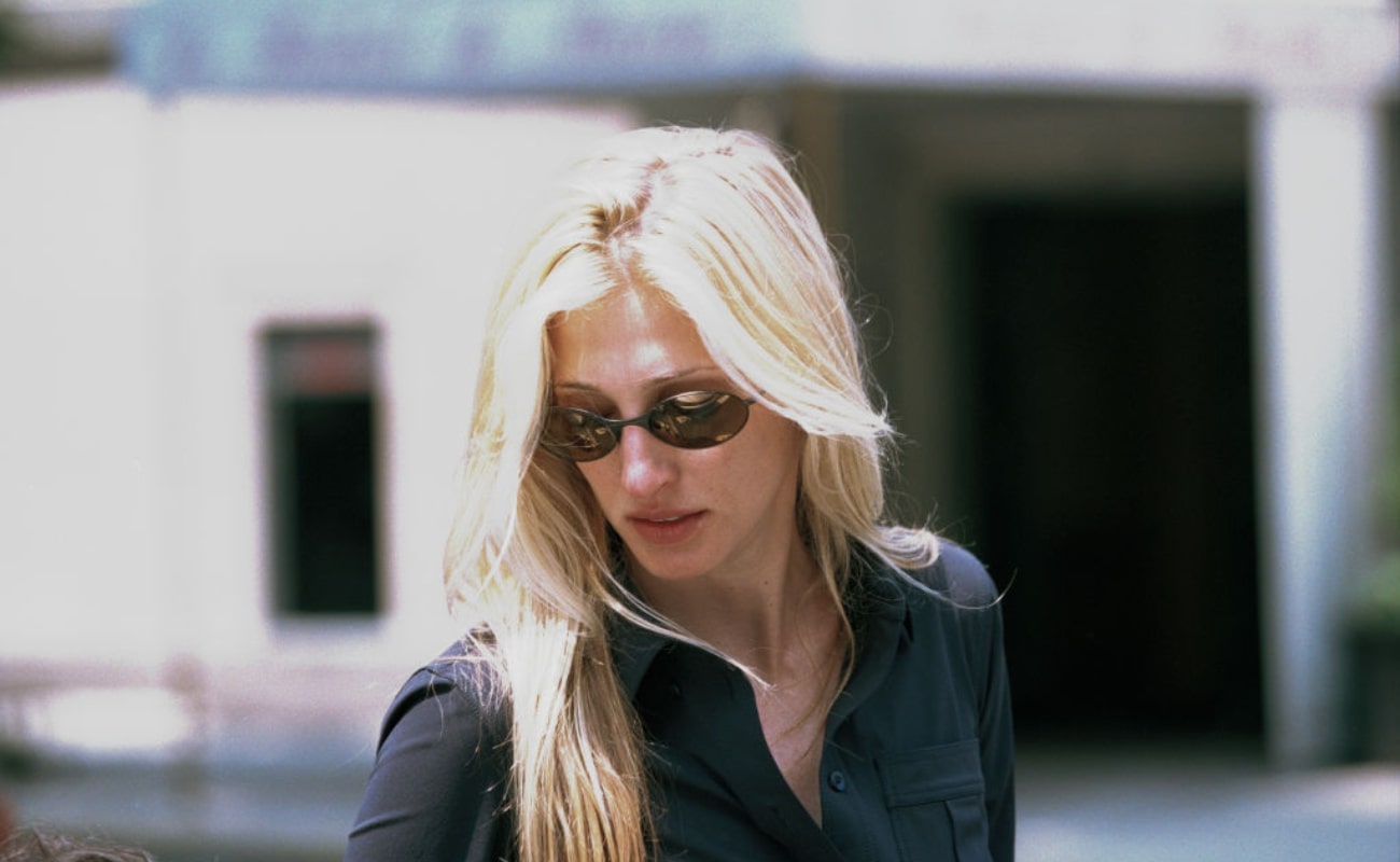 Carolyn Bessette-Kennedy vajszőke hajszíne a legjobb őszi inspiráció