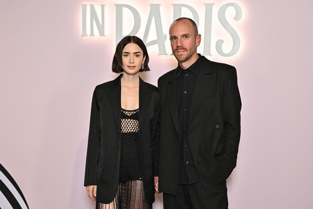 Lily Collins férje reagált a „kíméletlen” béranyasági kritikákra