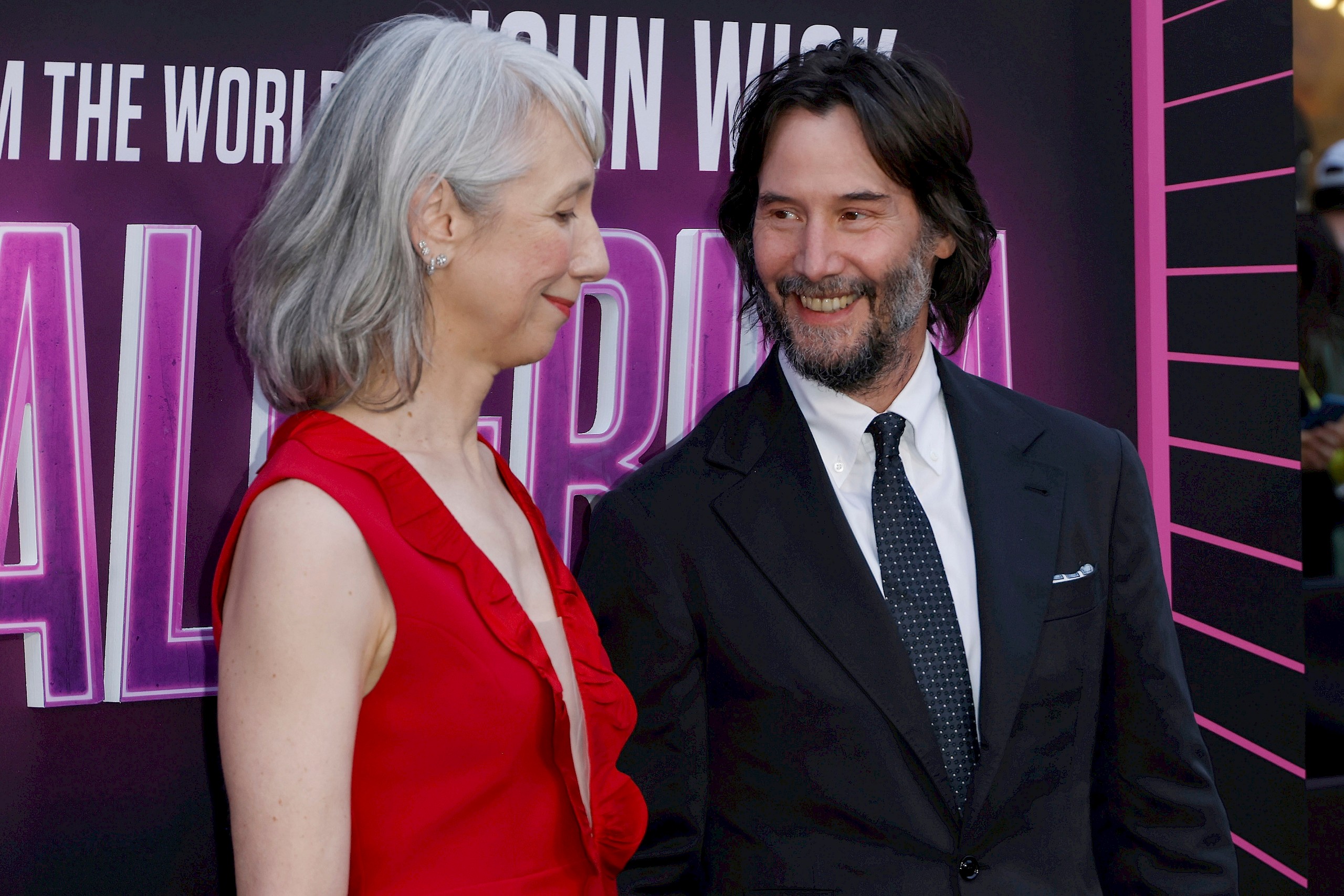 Keanu Reeves titokban feleségül vette képzőművész barátnőjét? Végre itt a válasz