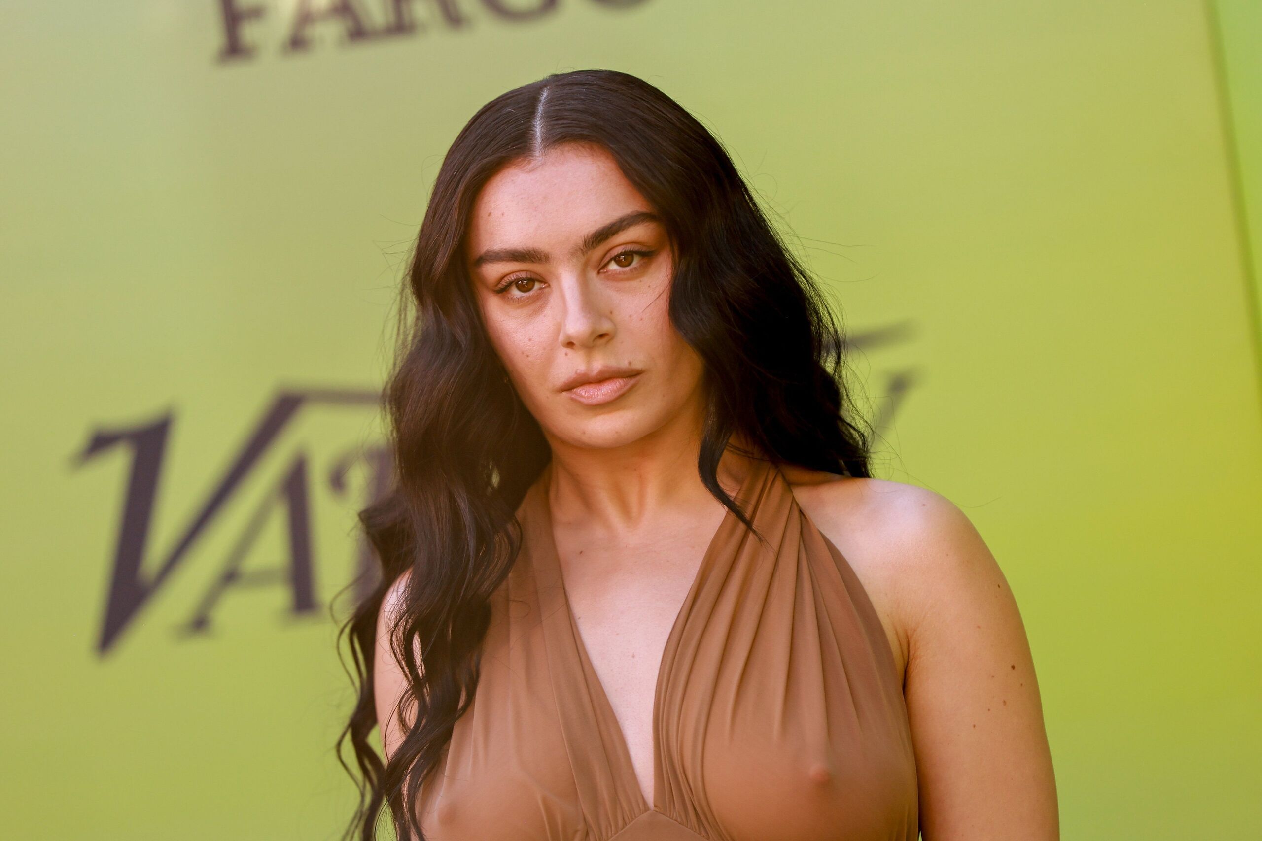 Charli XCX beveszi Hollywoodot is: első nagyjátékfilmjére készül