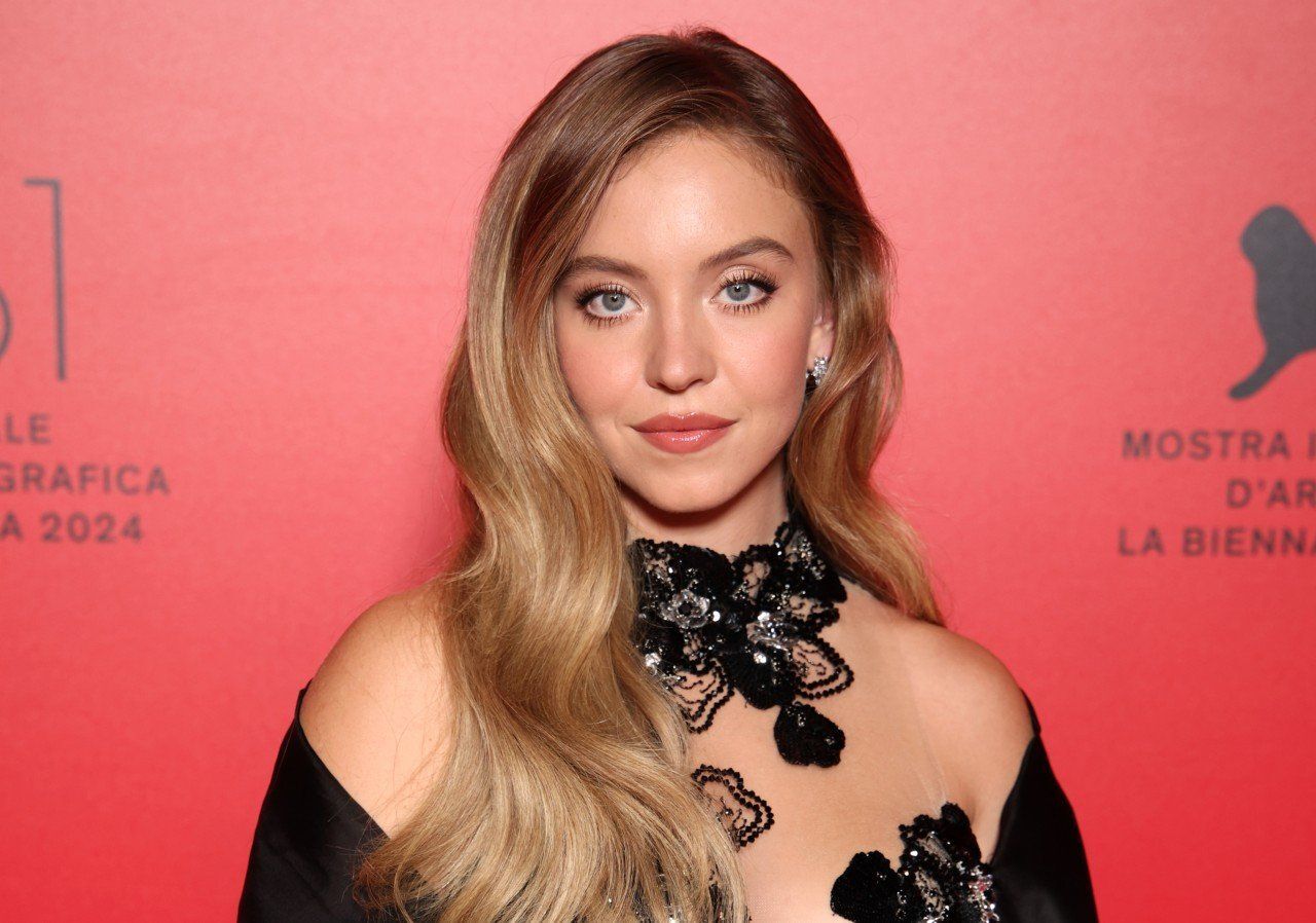 Sydney Sweeney megmutatta, hogy ez a kiegészítő minden téli szetthez passzol