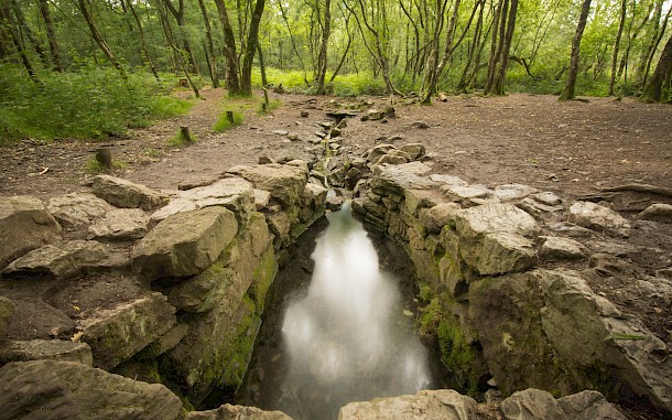 Barenton-kút / Atonaltzin, Shutterstock