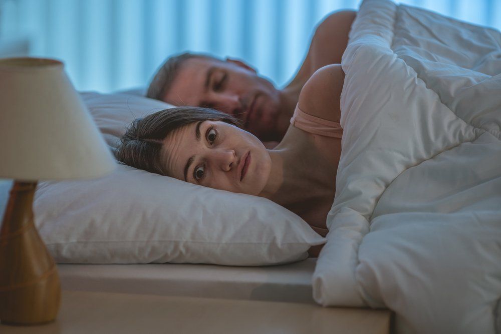 Nehezen alszol el a párod mellett? Lehet, hogy elrontod ezt a dolgot