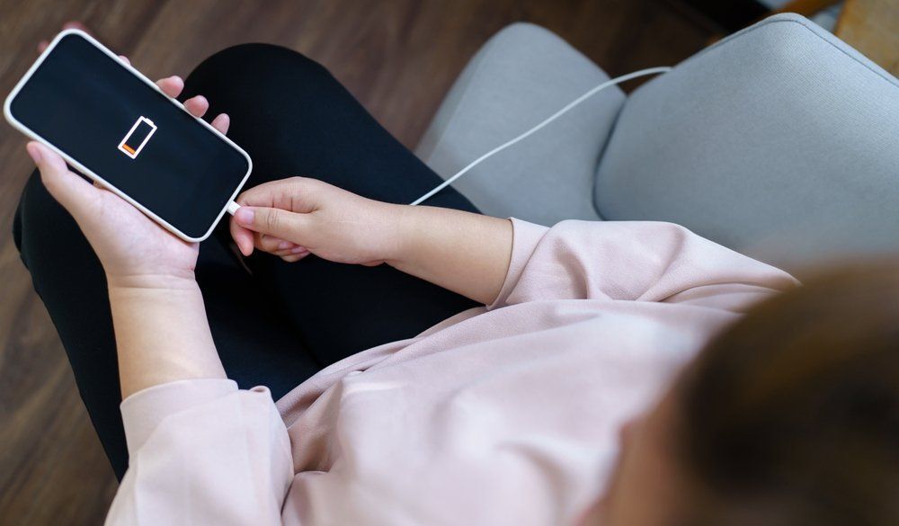 Ezeken a helyeken tilos lenne tölteni a telefonodat