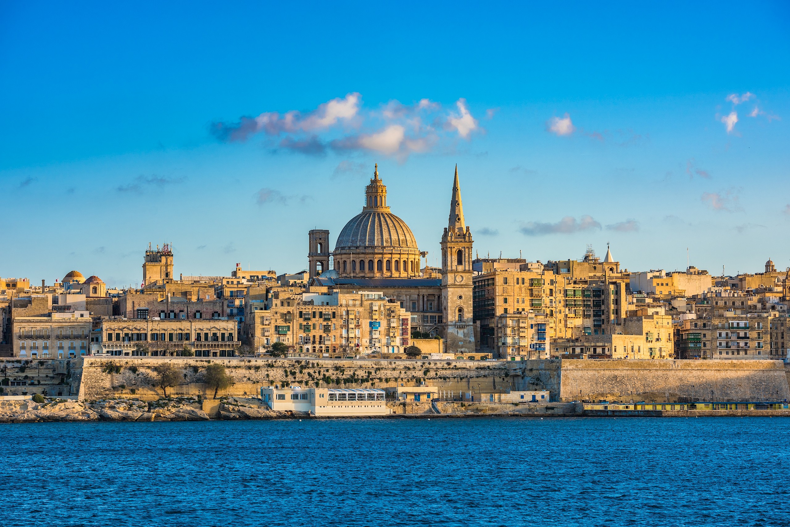 Málta 10 ezer forintért? Valletta ősszel is 21 fokos napsütéssel vár!
