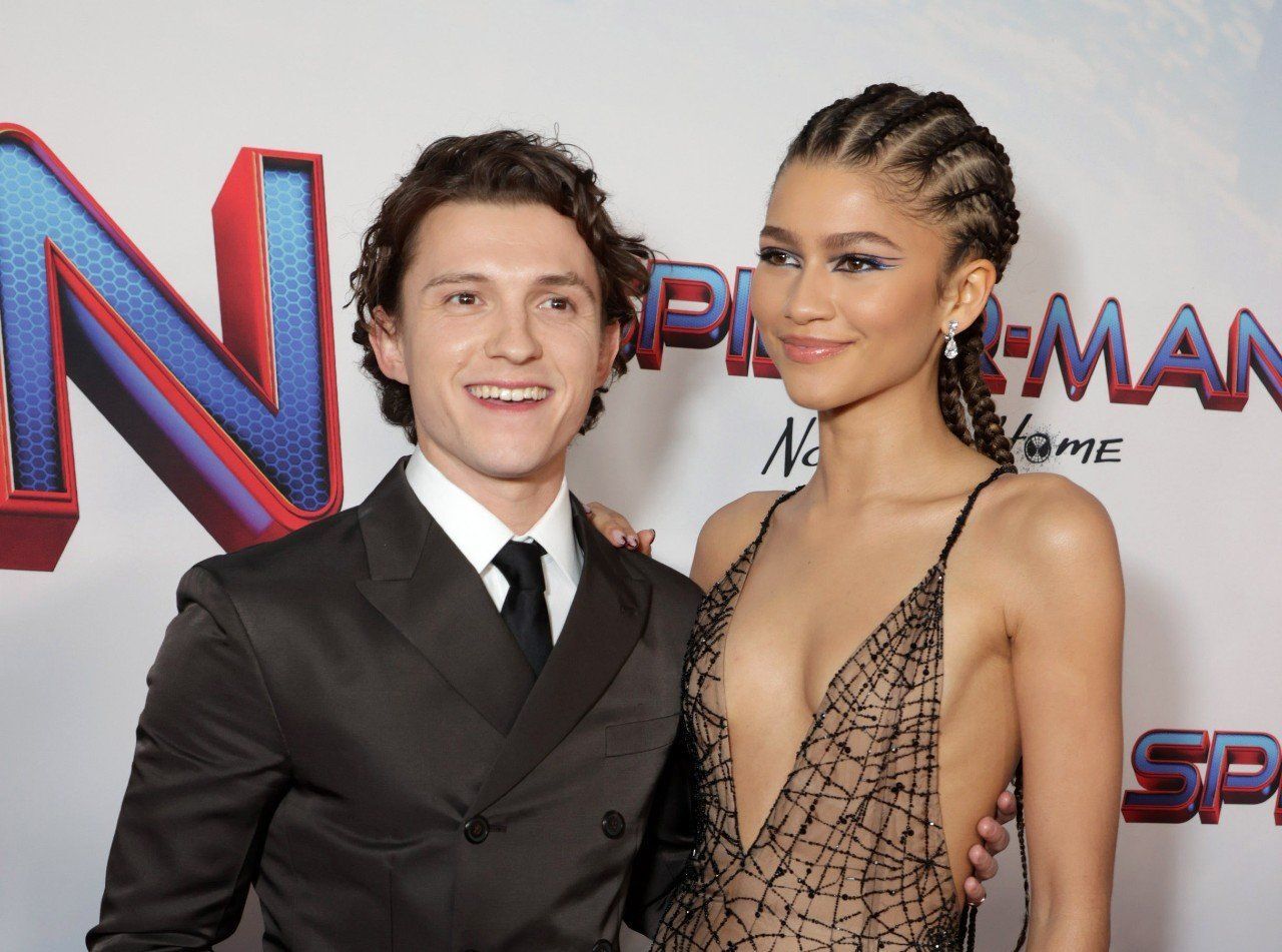 Tom Holland elárulta, milyen a barátnőjével, Zendayával dolgozni