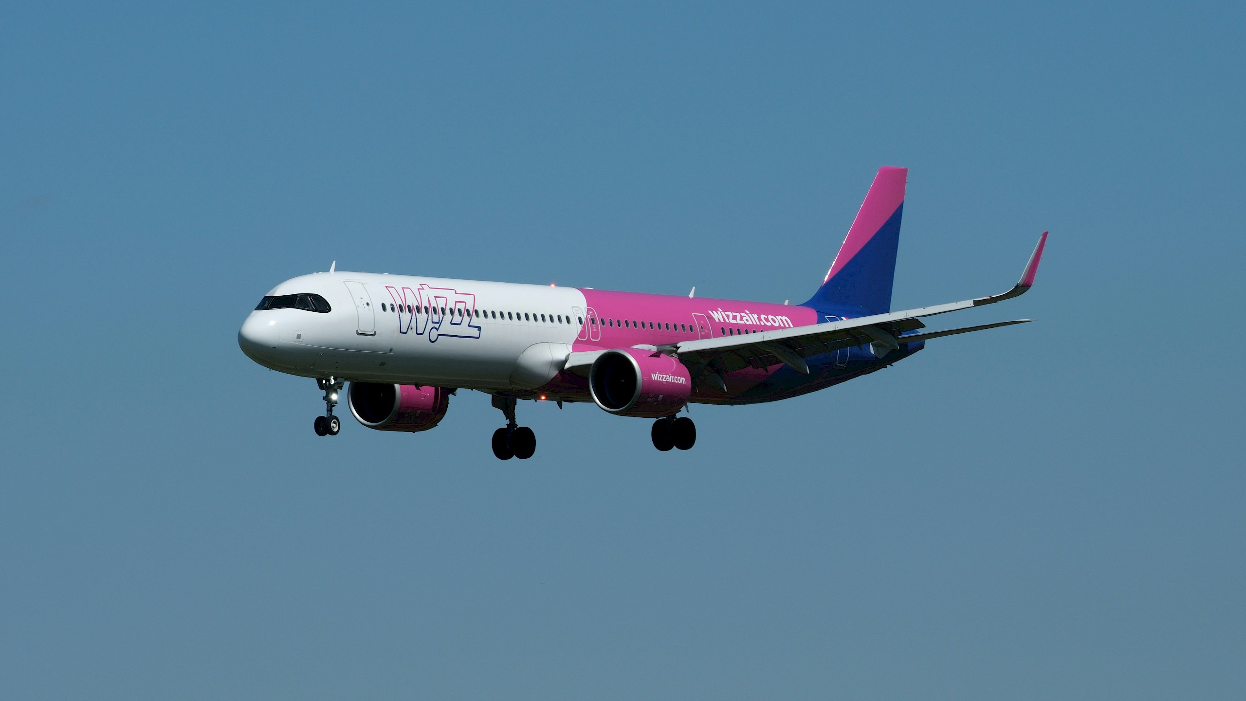 Meglepő újítást vezet be a Wizz Air, a változás a budapesti járatokat is érinti