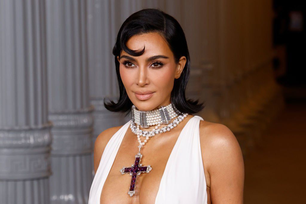 Kim Kardashian sokkolta rajongóit ijesztő karácsonyi videójával